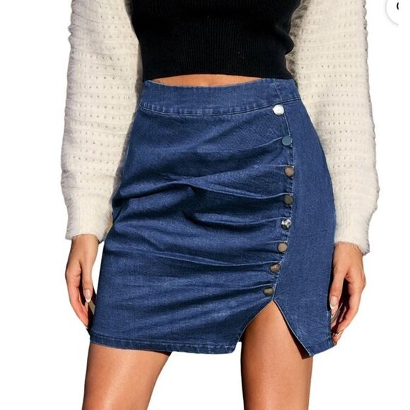 Cupshe Women's Blue Front Button Notched Hem Mini Skirt NWT Size Small‎ - Picture 2 of 3